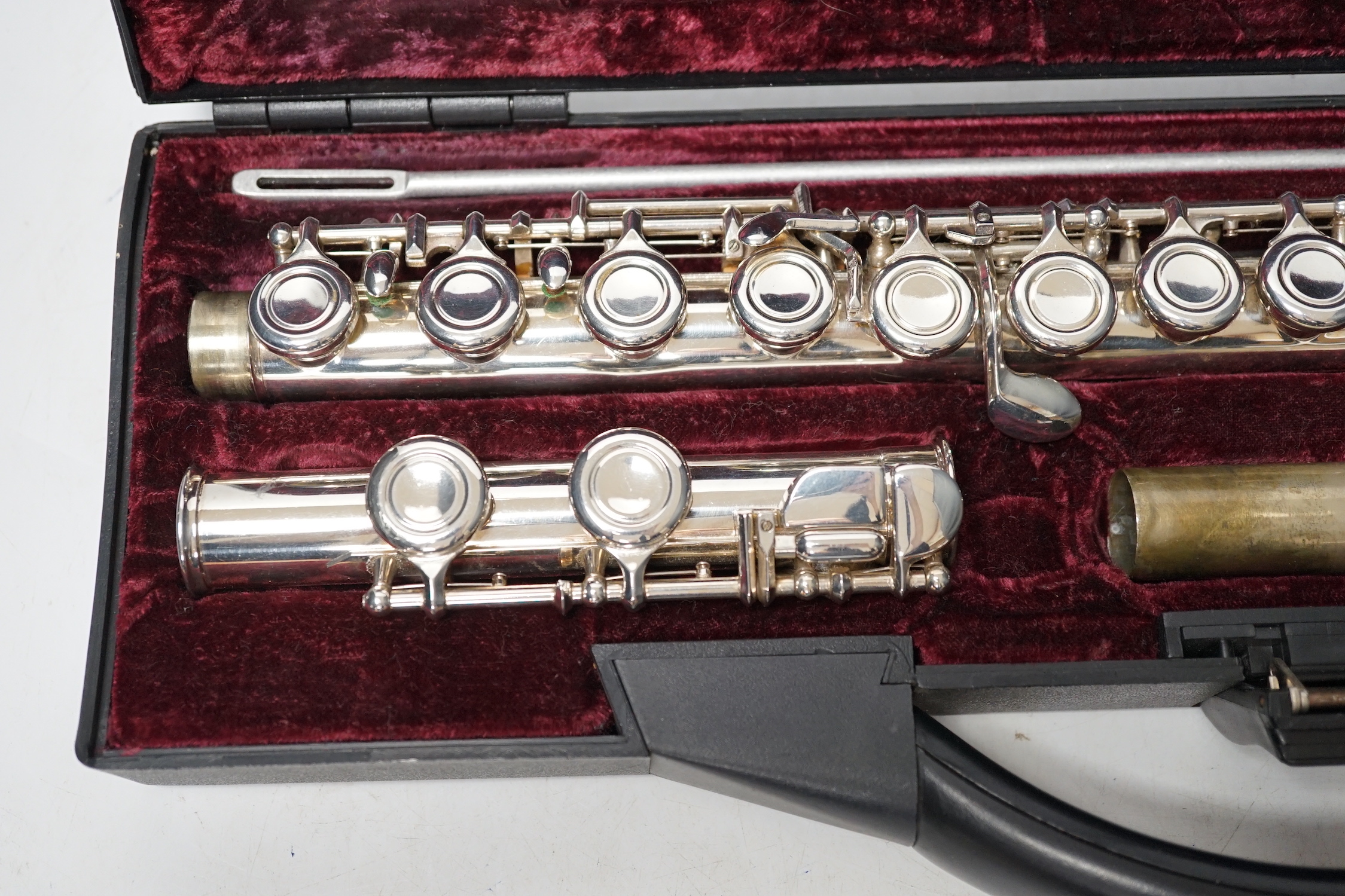 A cased Buffet Cooper 228 flute, with closed hole key work